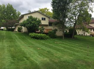 5590 Elm Hill Dr, Solon, OH 44139