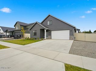 6696 W Portrush Dr, Rathdrum, ID 83858