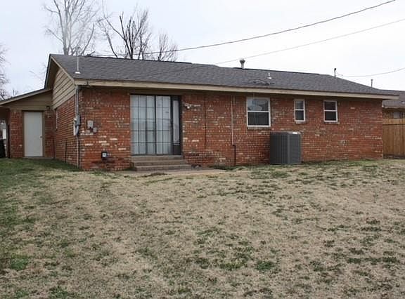 2nd image of 613 Leslie Dr