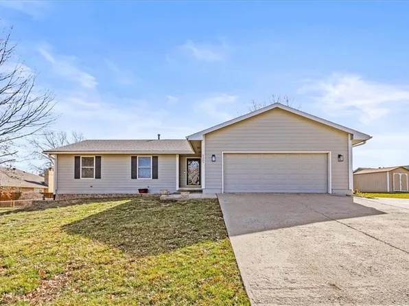 5207 Longview Rd, Shawnee, KS 66218