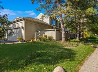 868 Longmeadow Ct, Lake Barrington, IL 60010