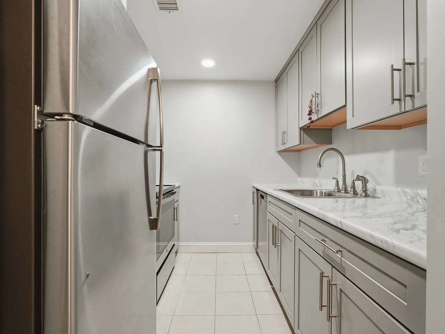 2 bed, 1.0 bath, 938 sqft, $2,200 — Photo 4