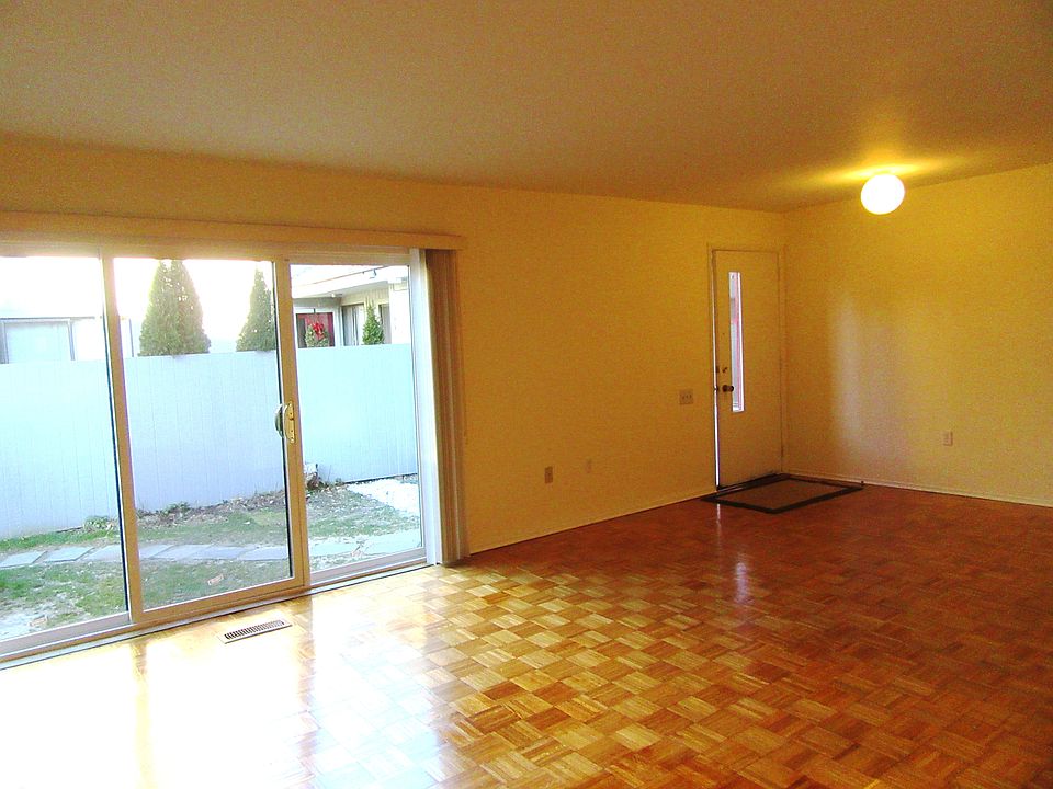 LR-View to Private Courtyard