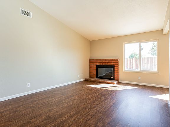 3rd image of 141 Hannigan Way