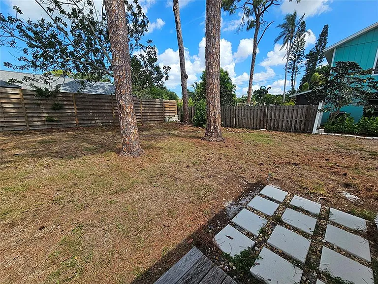 8820 Pohoy Ave — Photo 10