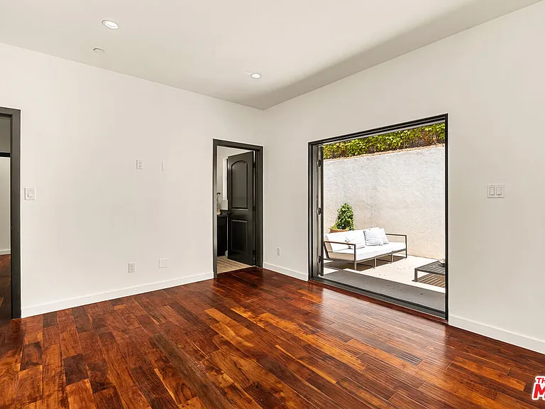8836 Wonderland Ave — Photo 45