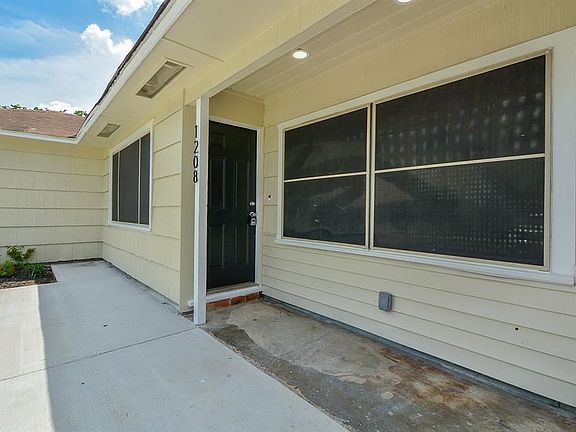 2nd image of 1208 Avenue I