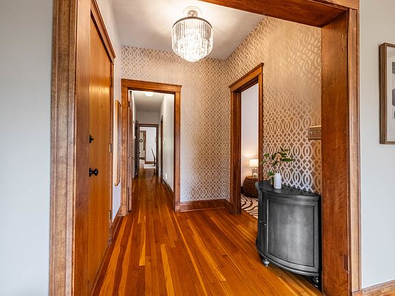 4th image of 4309 N Kenmore Ave #3