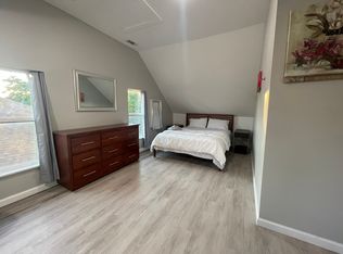4522 E Washington St #5, Indianapolis, IN 46201