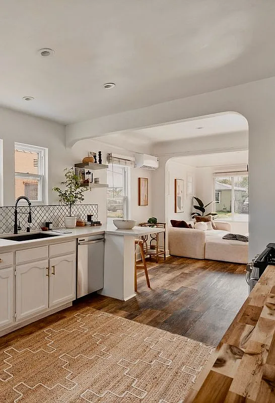 2 bed, 1.0 bath, 936 sqft, $4,000 — Photo 2