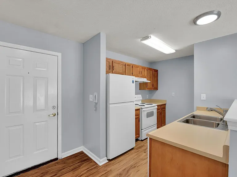 Rowan Place Apartments — Photo 20