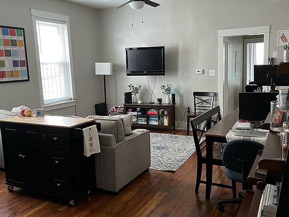 3rd image of 508 Bainbridge St Floor 2