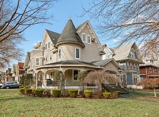 700 E 17th St, Brooklyn, NY 11230