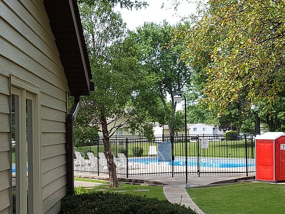 Side of house to pool view 