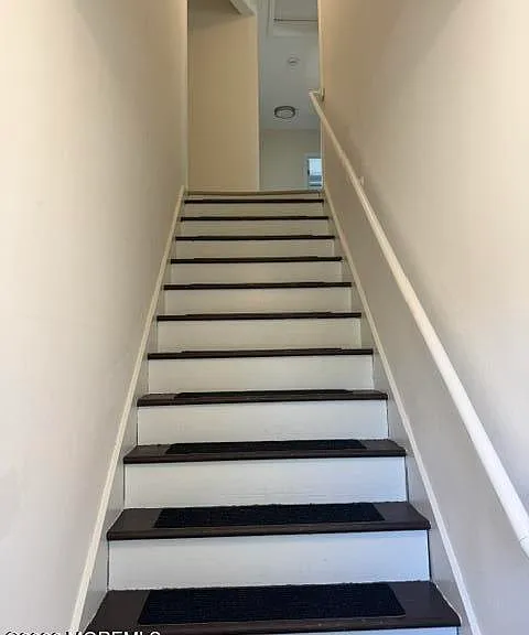 445 E Bayview Ave — Photo 24
