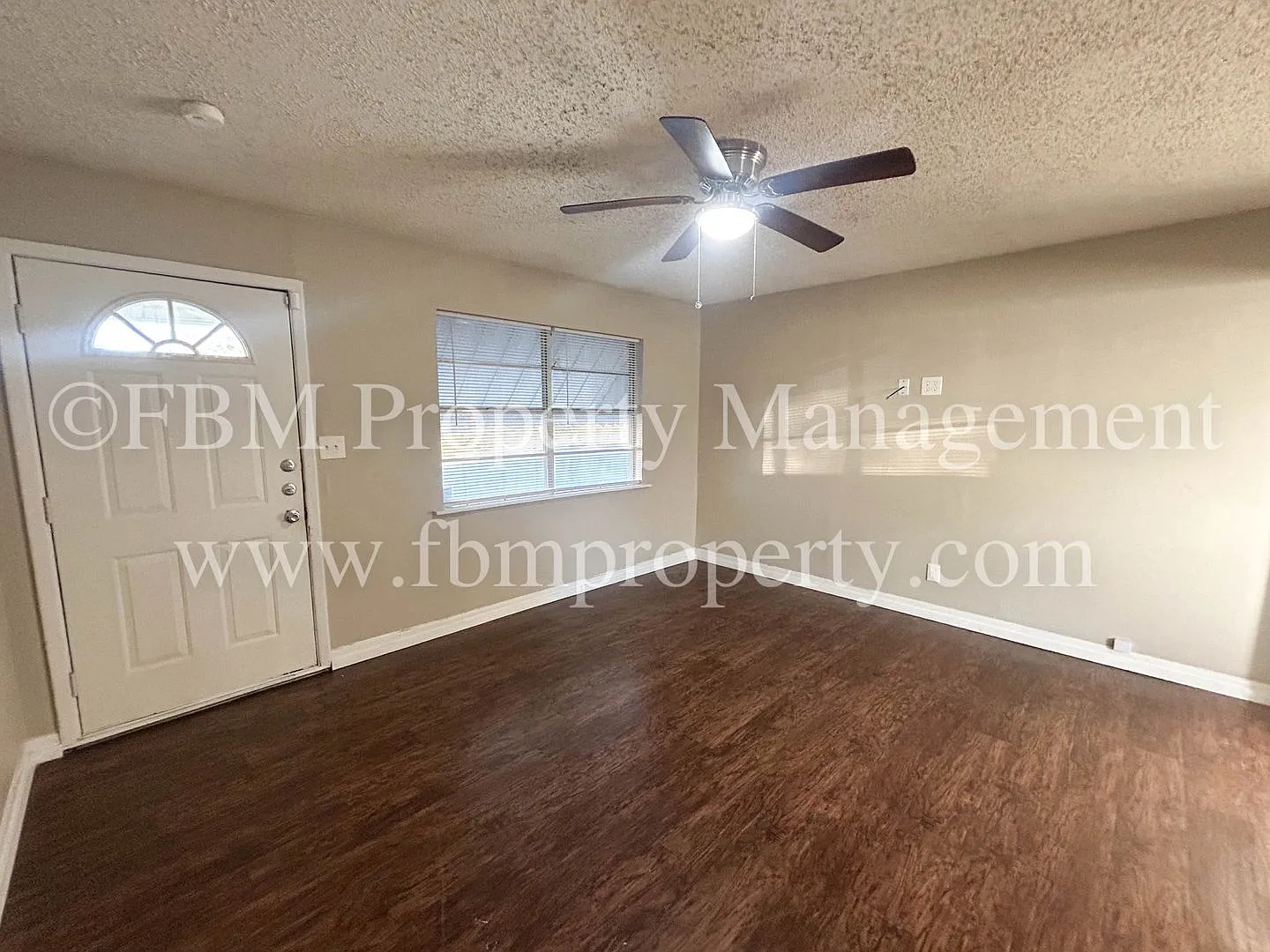 1312 Shawnee - Cozy 3 Bedroom, 1 Bathroom Home on a Corner Lot in Ennis, TX! — Photo 3