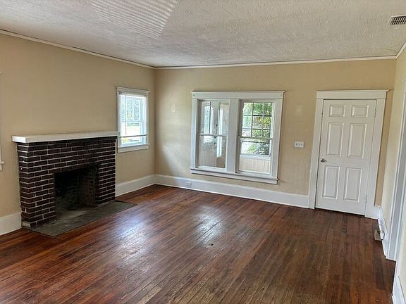 4th image of 907 Live Oak St