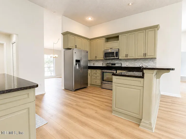 4635 Forest Glen Ct — Photo 5