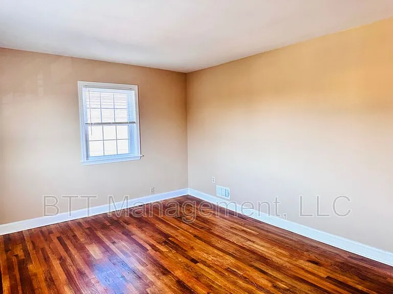 8805 Plymouth St #5 — Photo 11