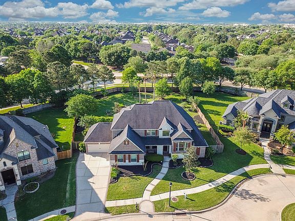 If you are looking for a huge lot and a home for entertaining, look no further! Home has 3-car garage with oversized driveway and sits on one of the largest lots in Fairfield.
