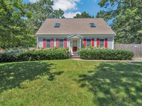 9 Elaine Road, Hyannis, MA 02601