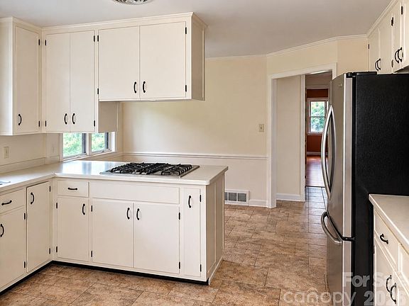 3rd image of 103 Brookwood Dr