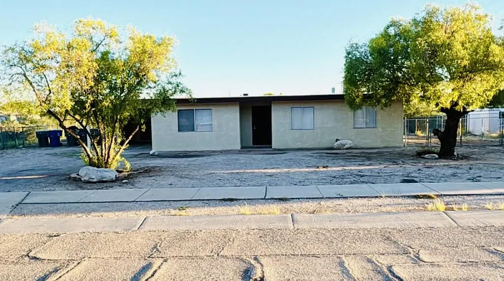1601 W San Ricardo Blvd — Photo 1