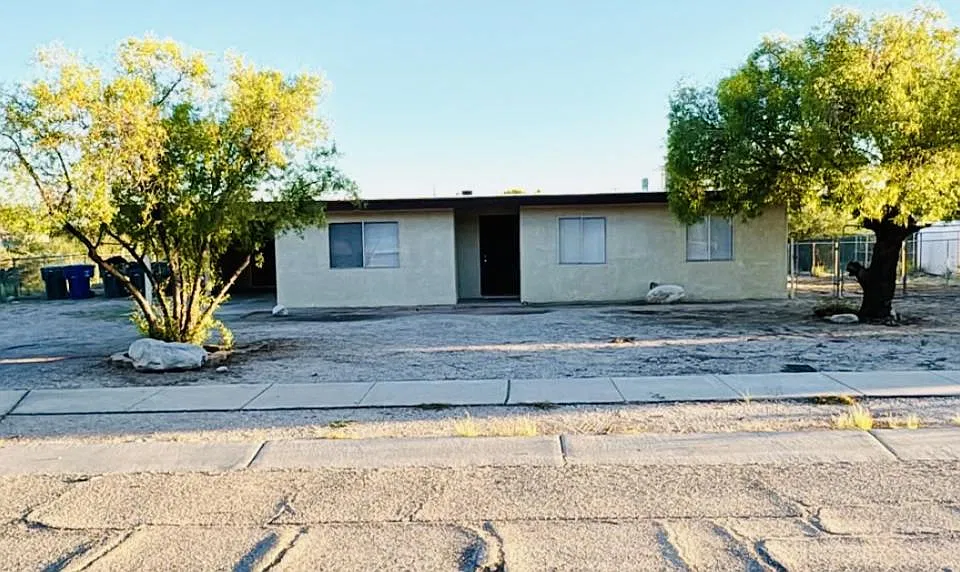 1601 W San Ricardo Blvd