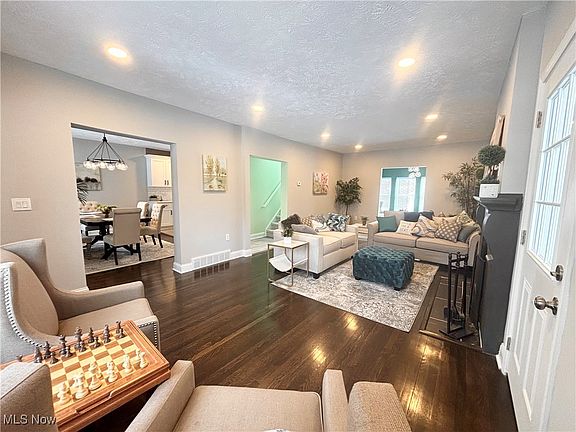 2nd image of 2462 Euclid Heights Blvd