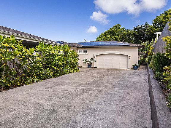 Long driveway; park up to 7