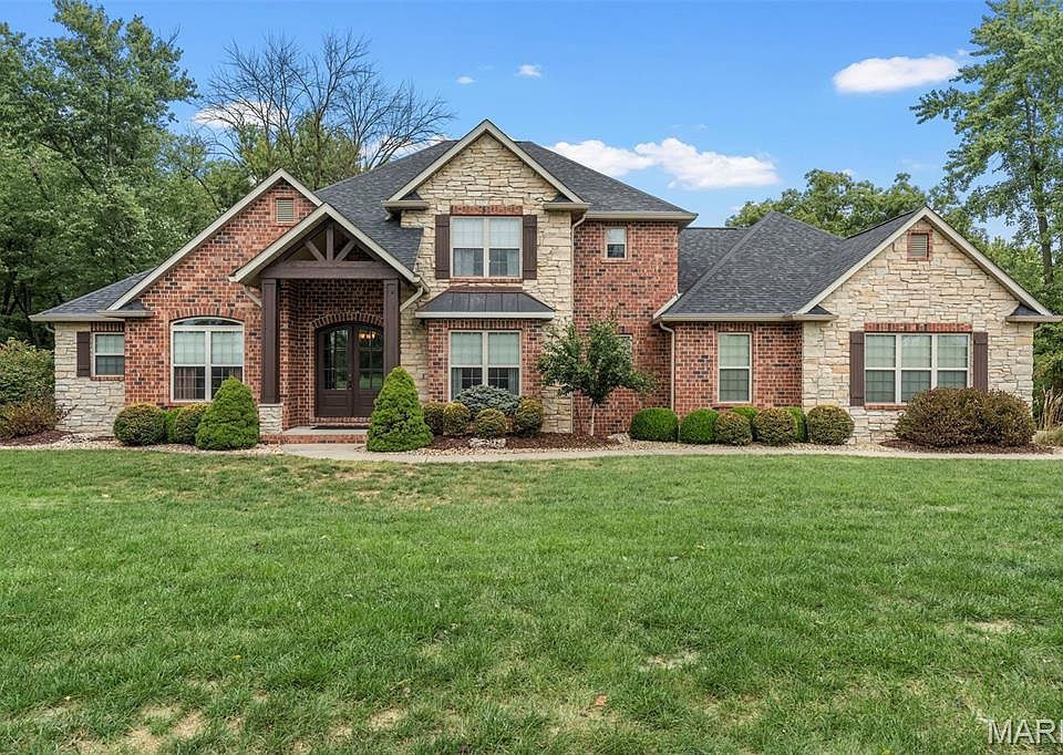1st image of 584 Berkshire Dr