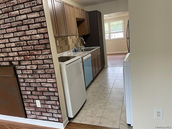 4th image of 95 Hill Court