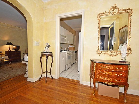 3rd image of 819 Broadway APT 3L
