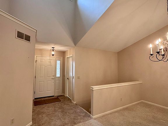 3rd image of 913 Bayberry Ln