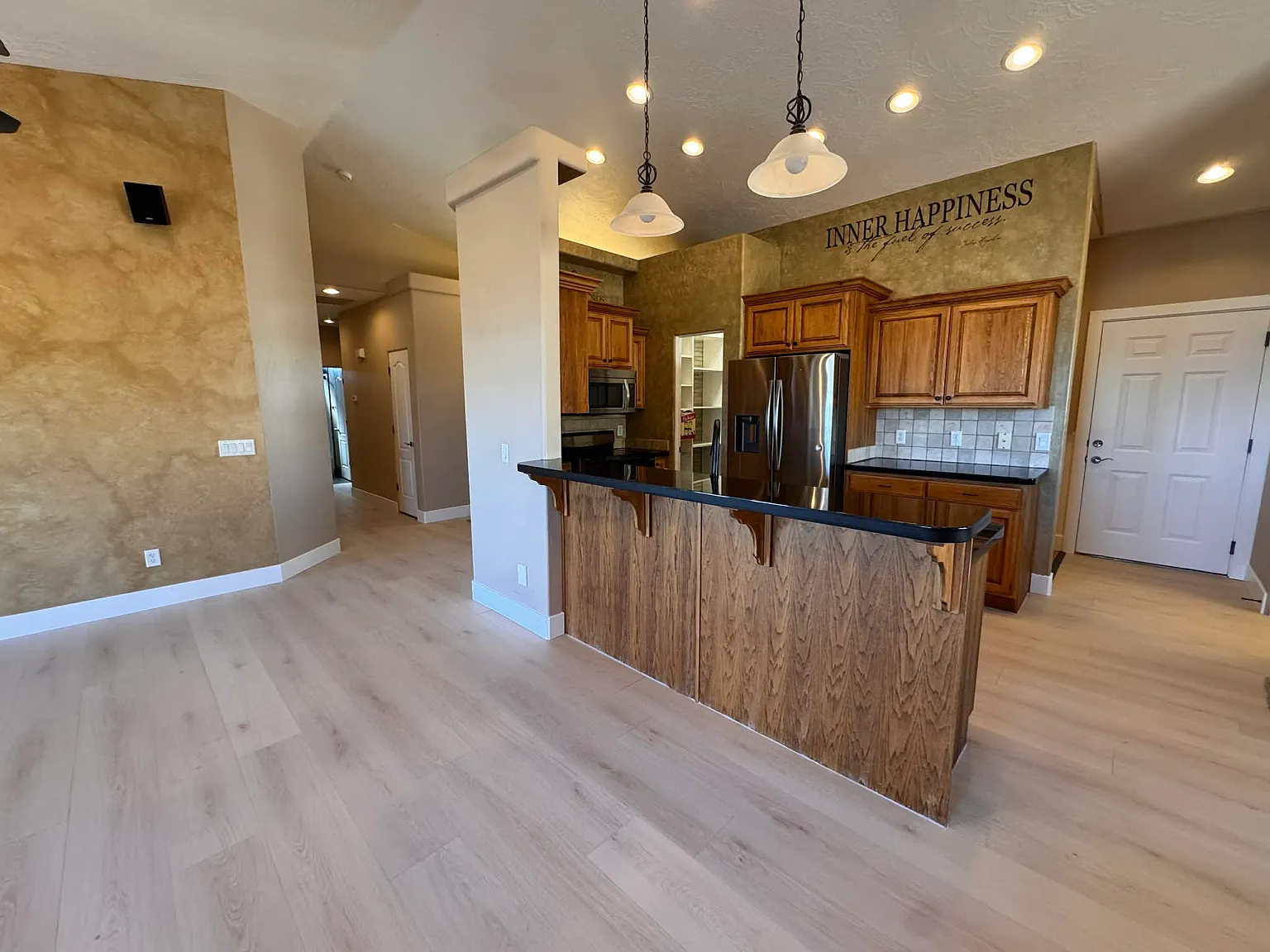 3 bed, 1500 sqft, $1,900 — Photo 3