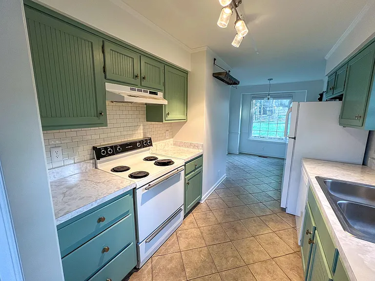 1716B Linden Ave — Photo 6