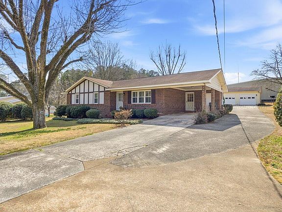 2nd image of 1507 3rd St NE