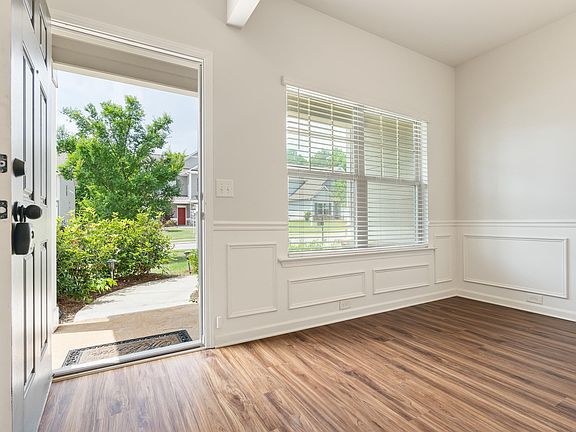 5th image of 255 Lakeridge Dr