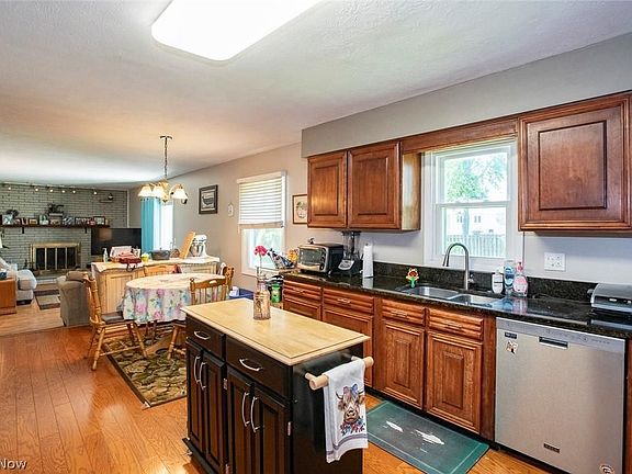 2nd image of 4090 Magnolia Dr