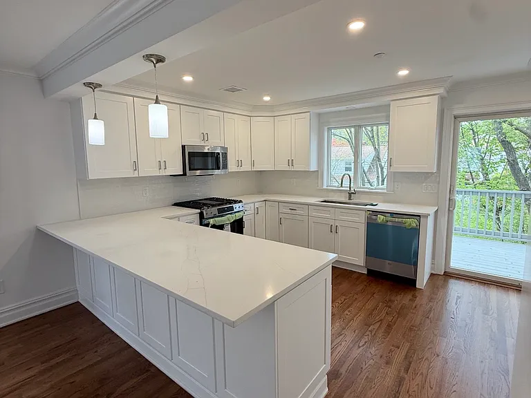 140 Rockwell St #140 — Photo 5