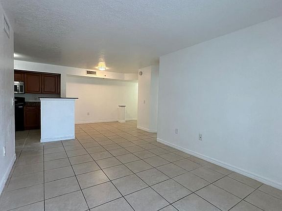 5th image of 13770 NE 3rd Ct #106