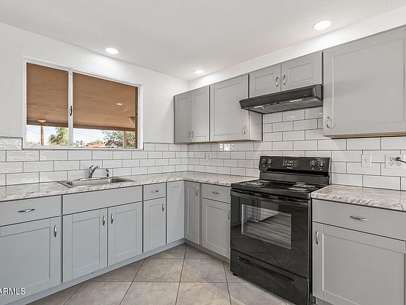 2nd image of 5007 W CLARENDON Avenue