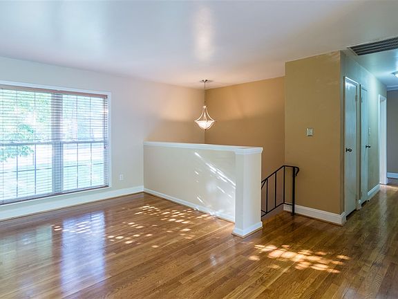 3rd image of 521 Lucerne Dr