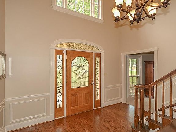 3rd image of 380 Saddle Creek Cir