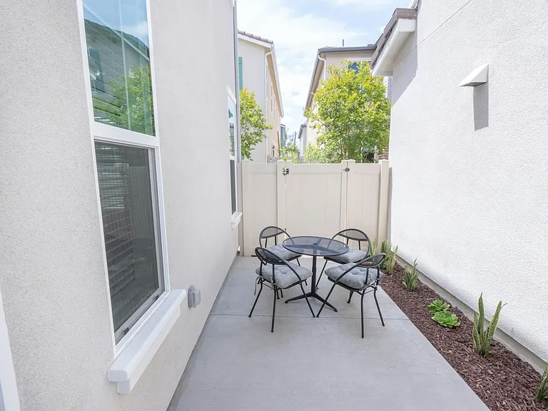 2615 Babaco St — Photo 24
