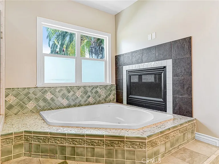 22450 Collins St — Photo 49