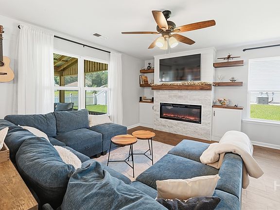 5th image of 208 Bellflower Circle