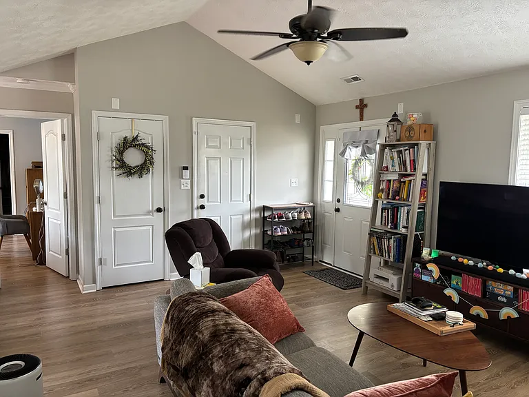4608 Crystobal Rd — Photo 4