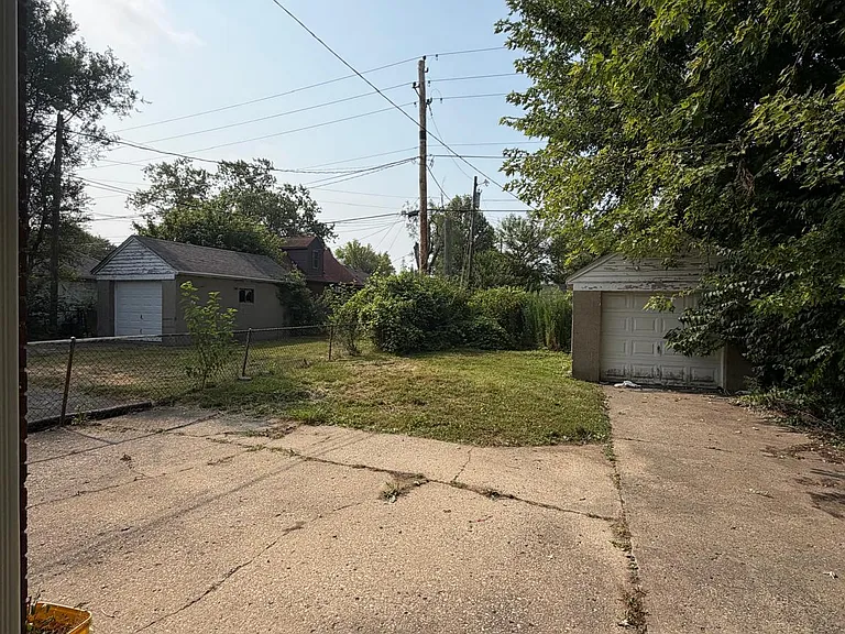 5151-5153 E 16th St — Photo 13
