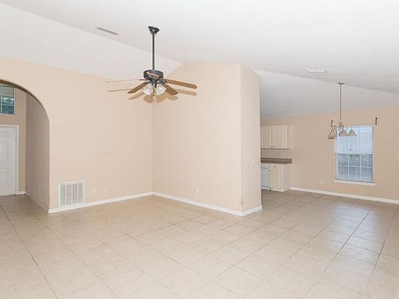 2nd image of 106 Twin Lake Cir